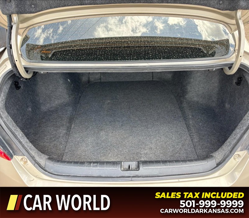 Honda Accord Sedan Vehicle Full-screen Gallery Image 6