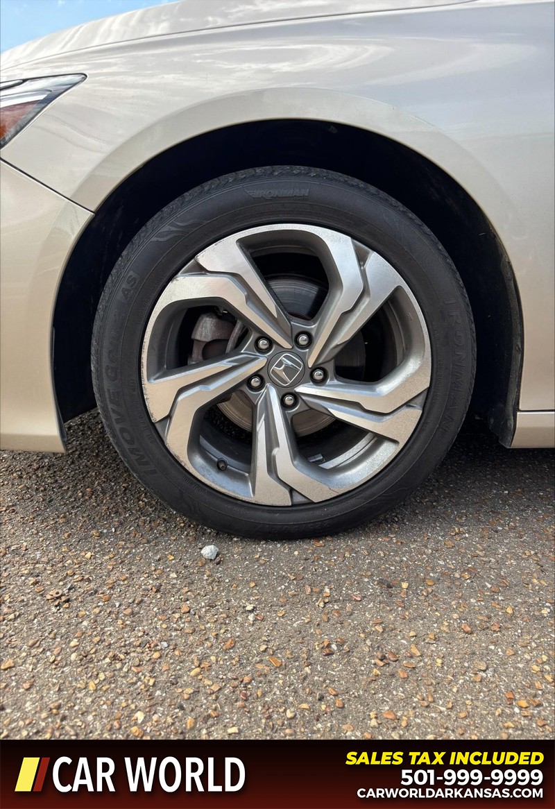 Honda Accord Sedan Vehicle Full-screen Gallery Image 11