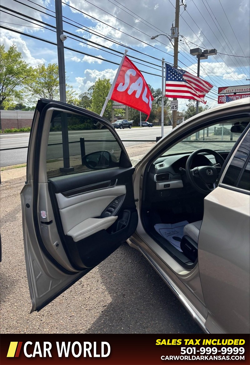 Honda Accord Sedan Vehicle Full-screen Gallery Image 12