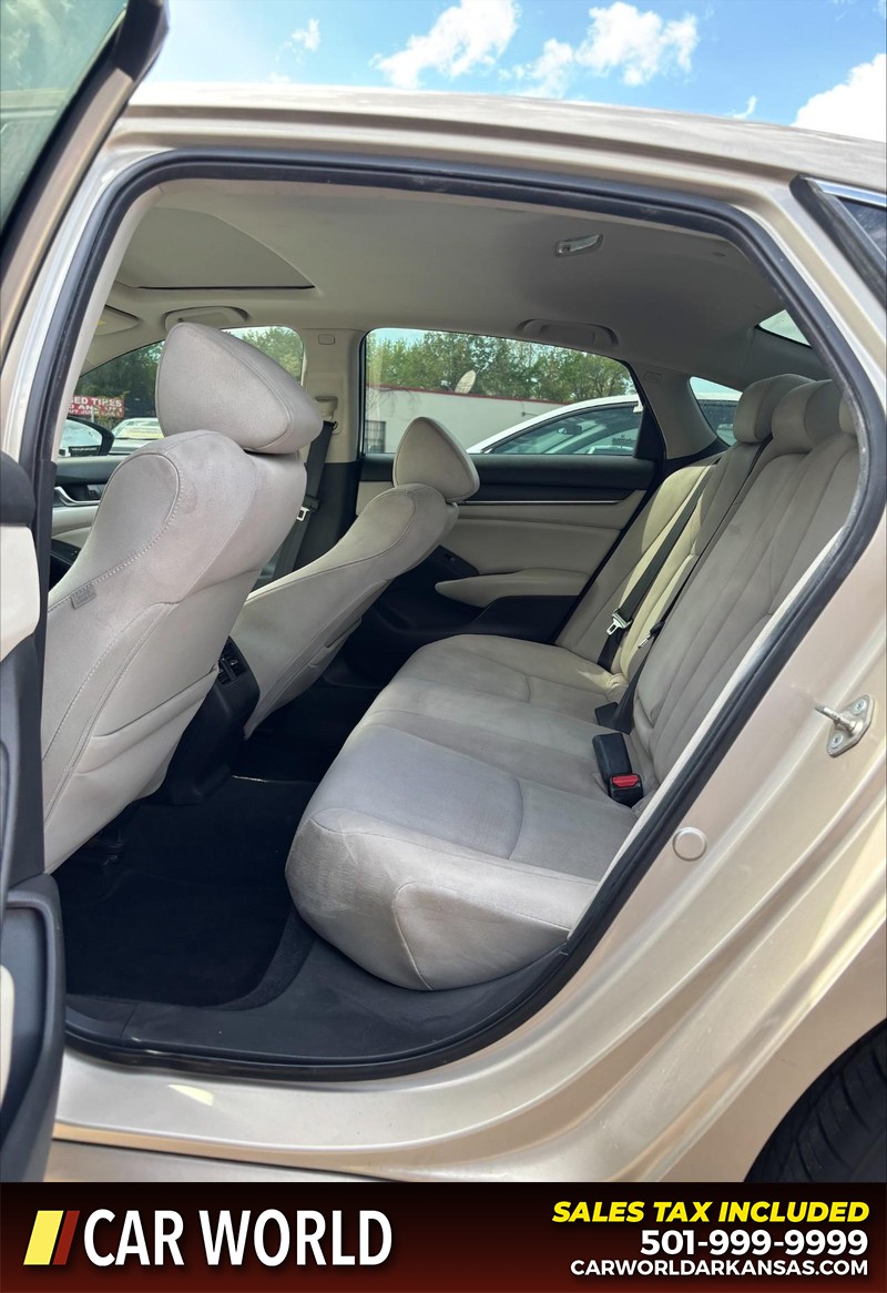 Honda Accord Sedan Vehicle Full-screen Gallery Image 15