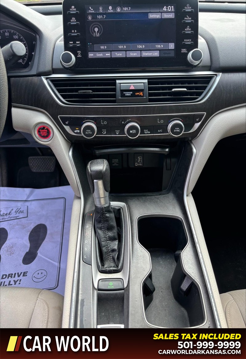 Honda Accord Sedan Vehicle Full-screen Gallery Image 17