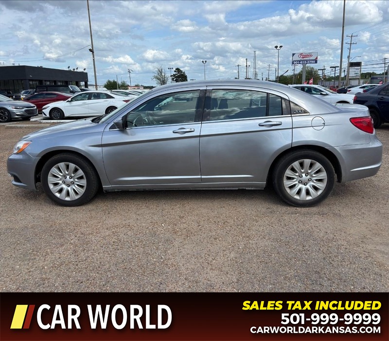 Chrysler 200 Vehicle Full-screen Gallery Image 6