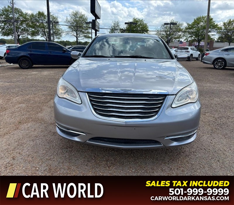 Chrysler 200 Vehicle Full-screen Gallery Image 8