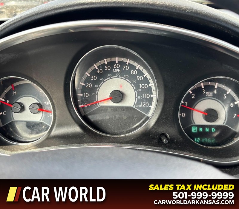 Chrysler 200 Vehicle Full-screen Gallery Image 17