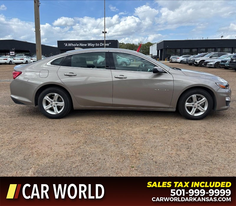 Chevrolet Malibu Vehicle Full-screen Gallery Image 2