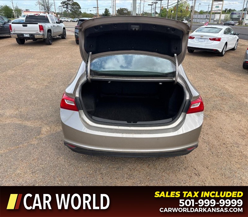 Chevrolet Malibu Vehicle Full-screen Gallery Image 5