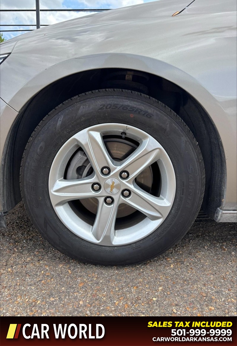 Chevrolet Malibu Vehicle Full-screen Gallery Image 11