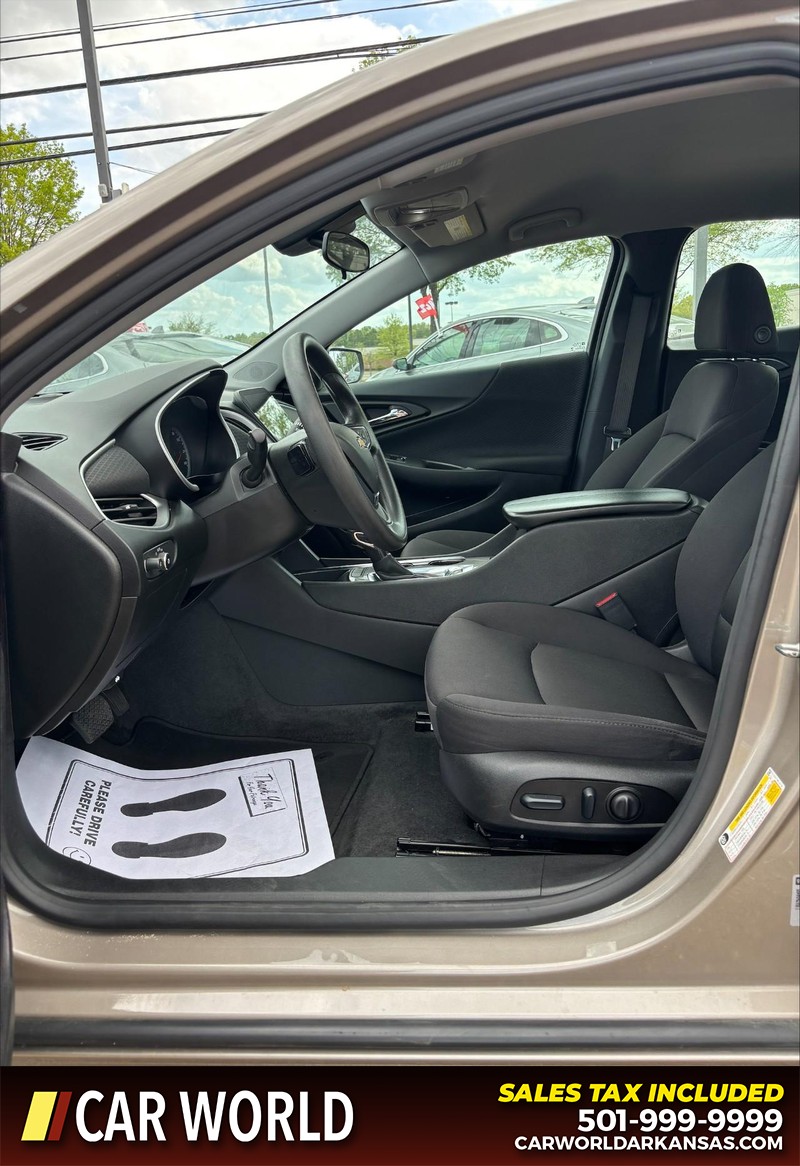 Chevrolet Malibu Vehicle Full-screen Gallery Image 13