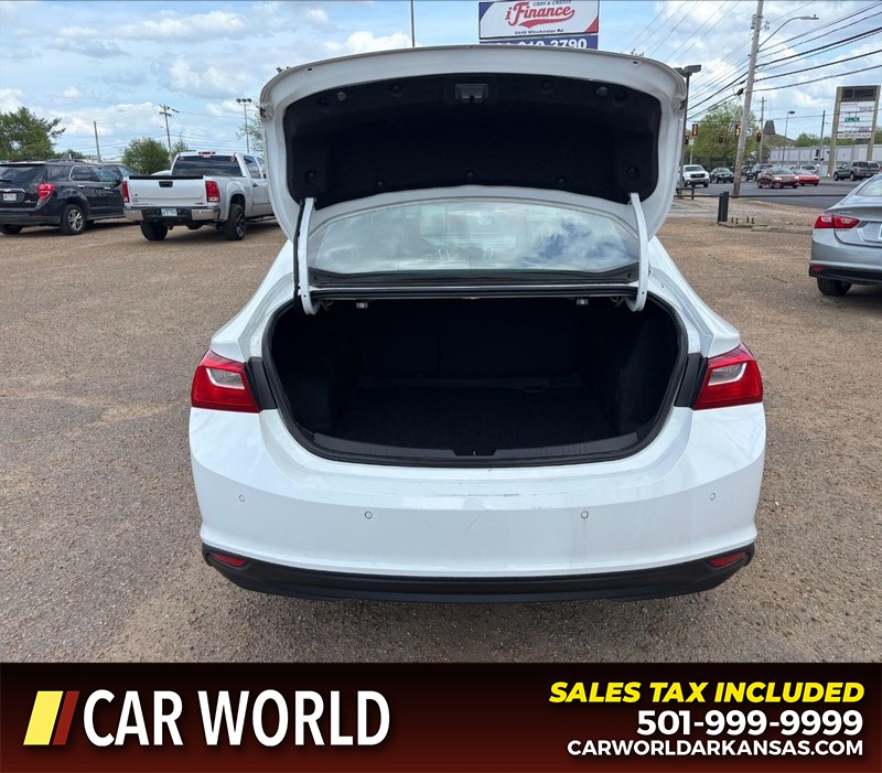 Chevrolet Malibu Vehicle Full-screen Gallery Image 5