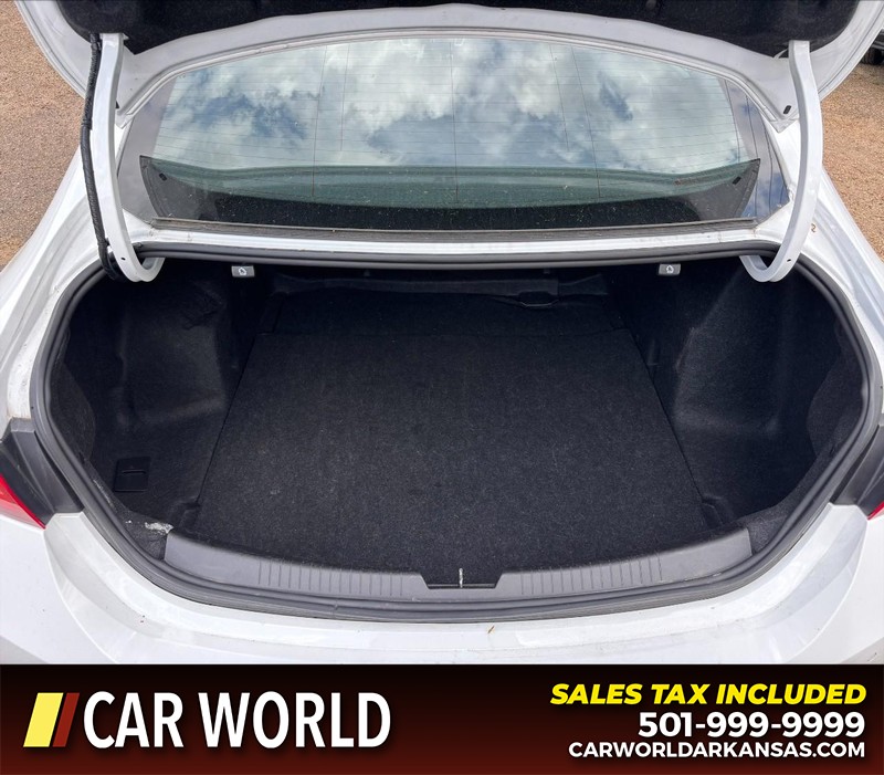 Chevrolet Malibu Vehicle Full-screen Gallery Image 6