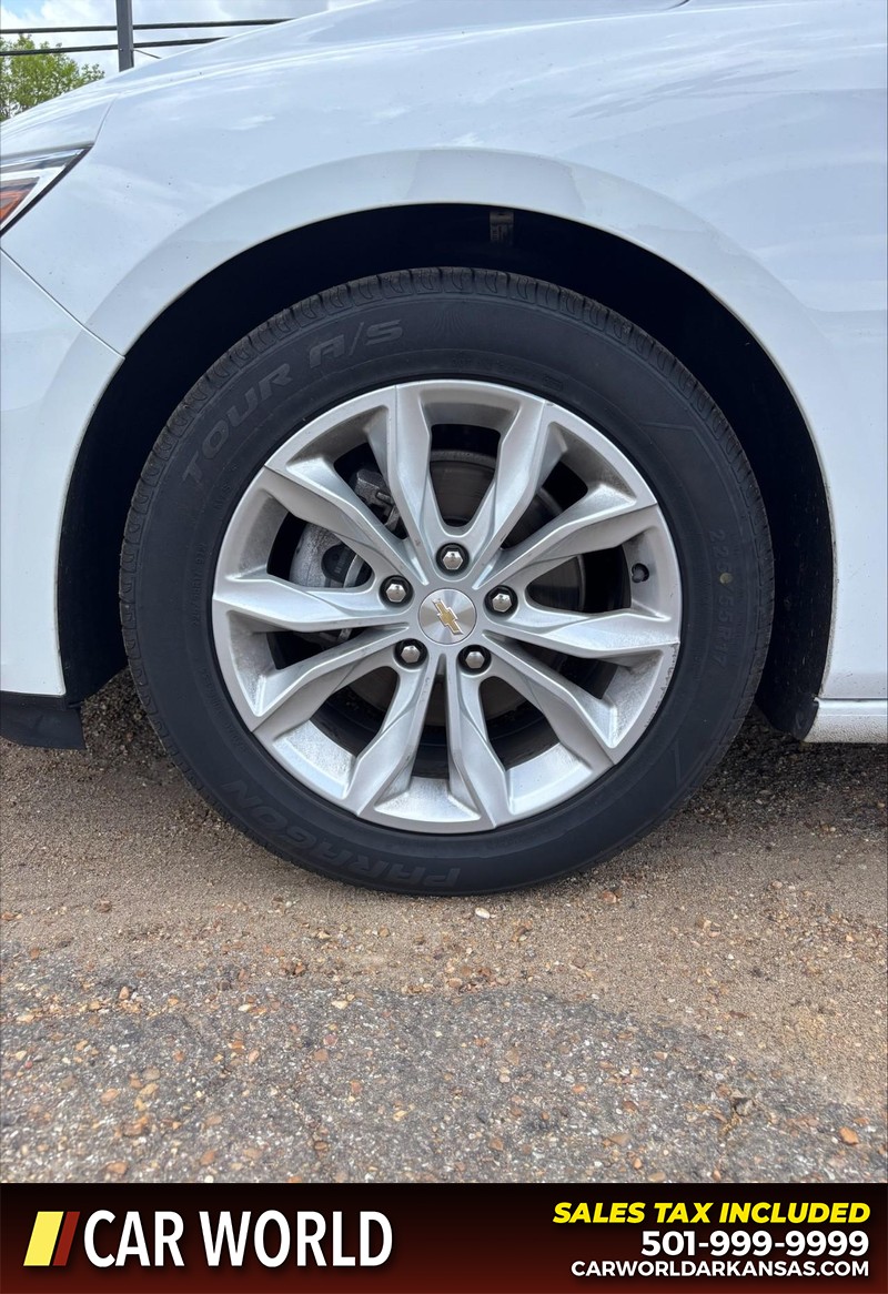 Chevrolet Malibu Vehicle Full-screen Gallery Image 11