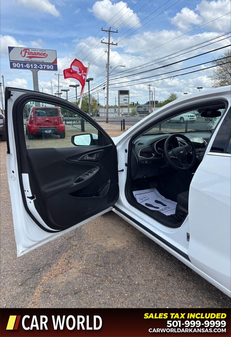 Chevrolet Malibu Vehicle Full-screen Gallery Image 12