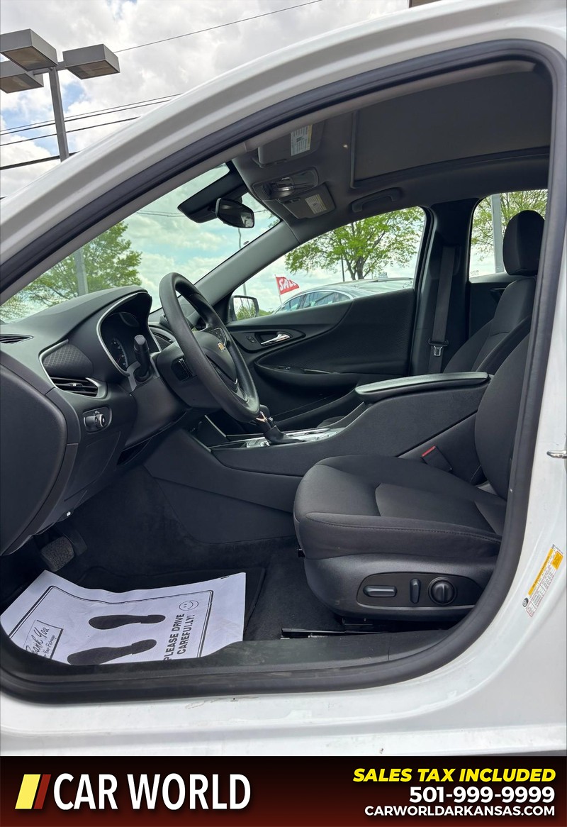 Chevrolet Malibu Vehicle Full-screen Gallery Image 13