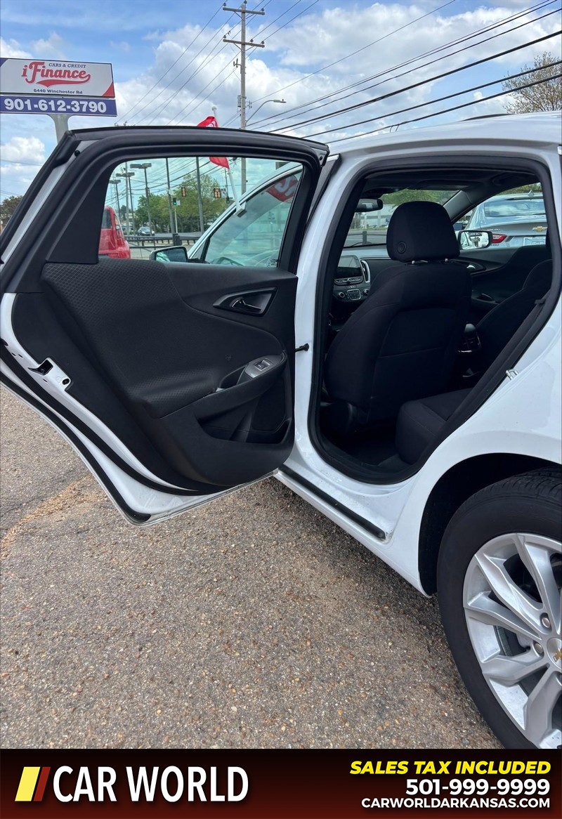 Chevrolet Malibu Vehicle Full-screen Gallery Image 14