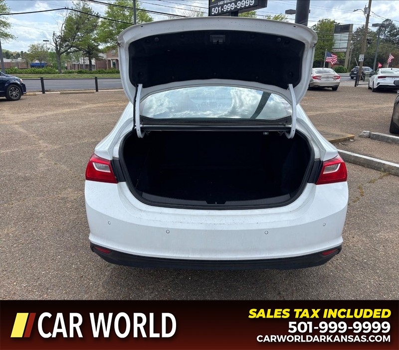 Chevrolet Malibu Vehicle Full-screen Gallery Image 5