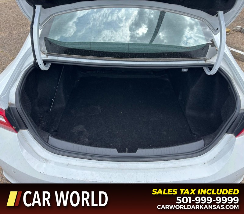 Chevrolet Malibu Vehicle Full-screen Gallery Image 6