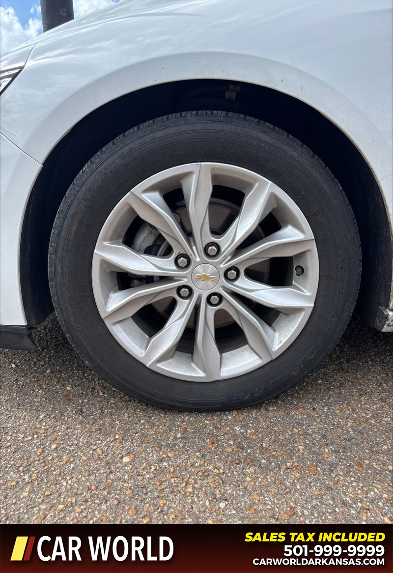 Chevrolet Malibu Vehicle Full-screen Gallery Image 11