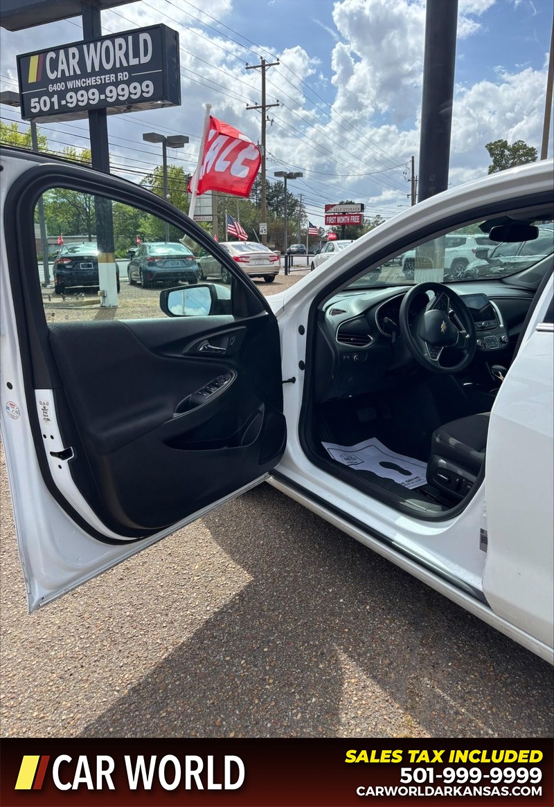 Chevrolet Malibu Vehicle Full-screen Gallery Image 12