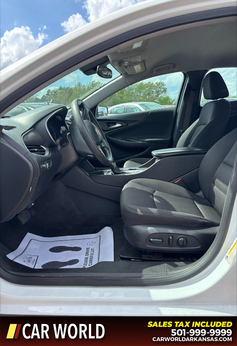 Chevrolet Malibu Vehicle Full-screen Gallery Image 13