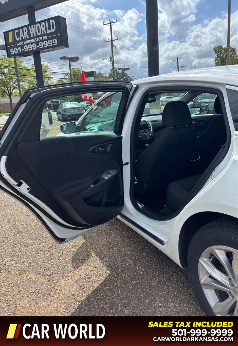 Chevrolet Malibu Vehicle Full-screen Gallery Image 14