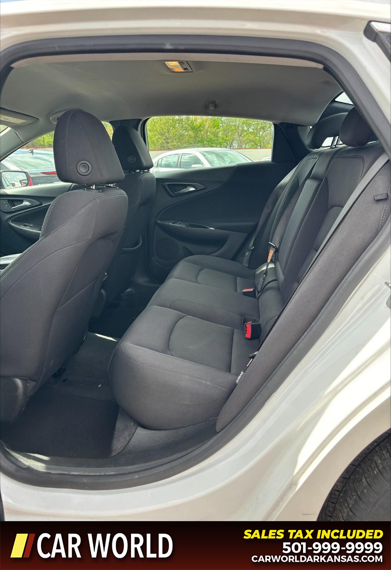 Chevrolet Malibu Vehicle Full-screen Gallery Image 15