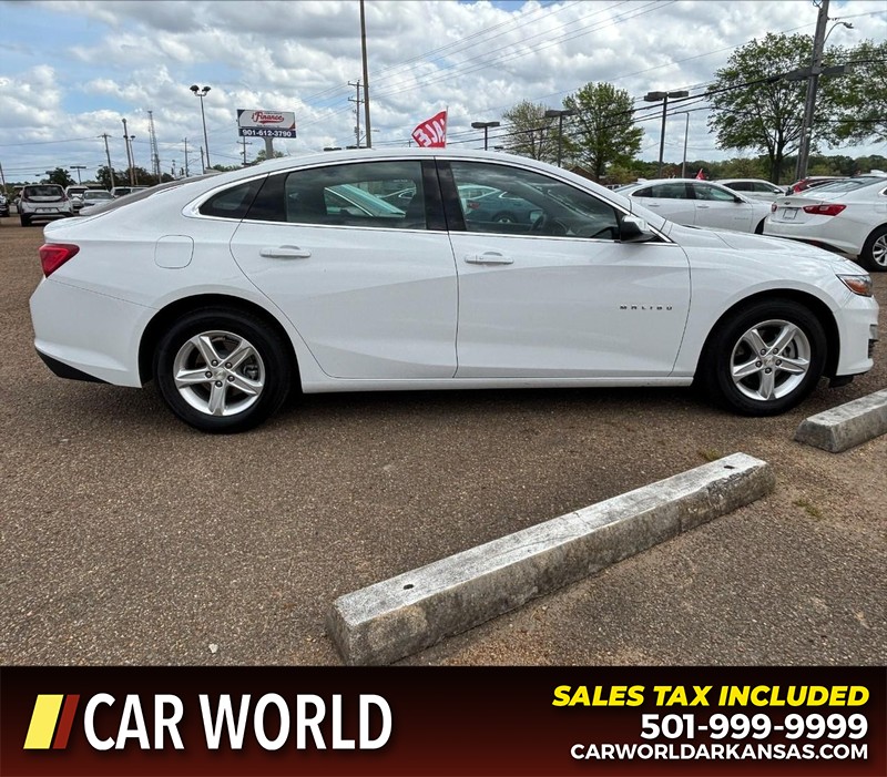 Chevrolet Malibu Vehicle Full-screen Gallery Image 2