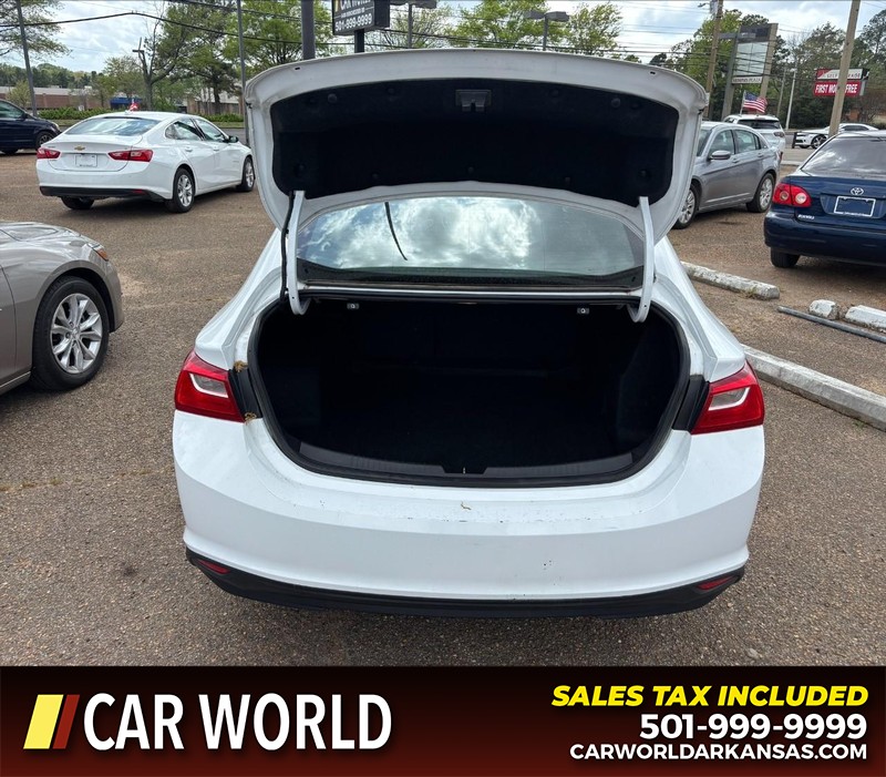 Chevrolet Malibu Vehicle Full-screen Gallery Image 5