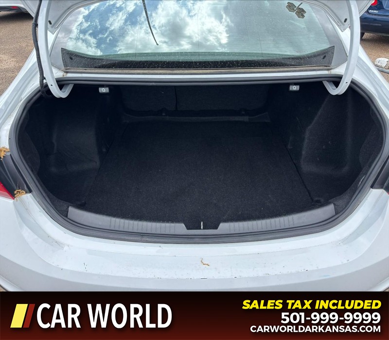 Chevrolet Malibu Vehicle Full-screen Gallery Image 6