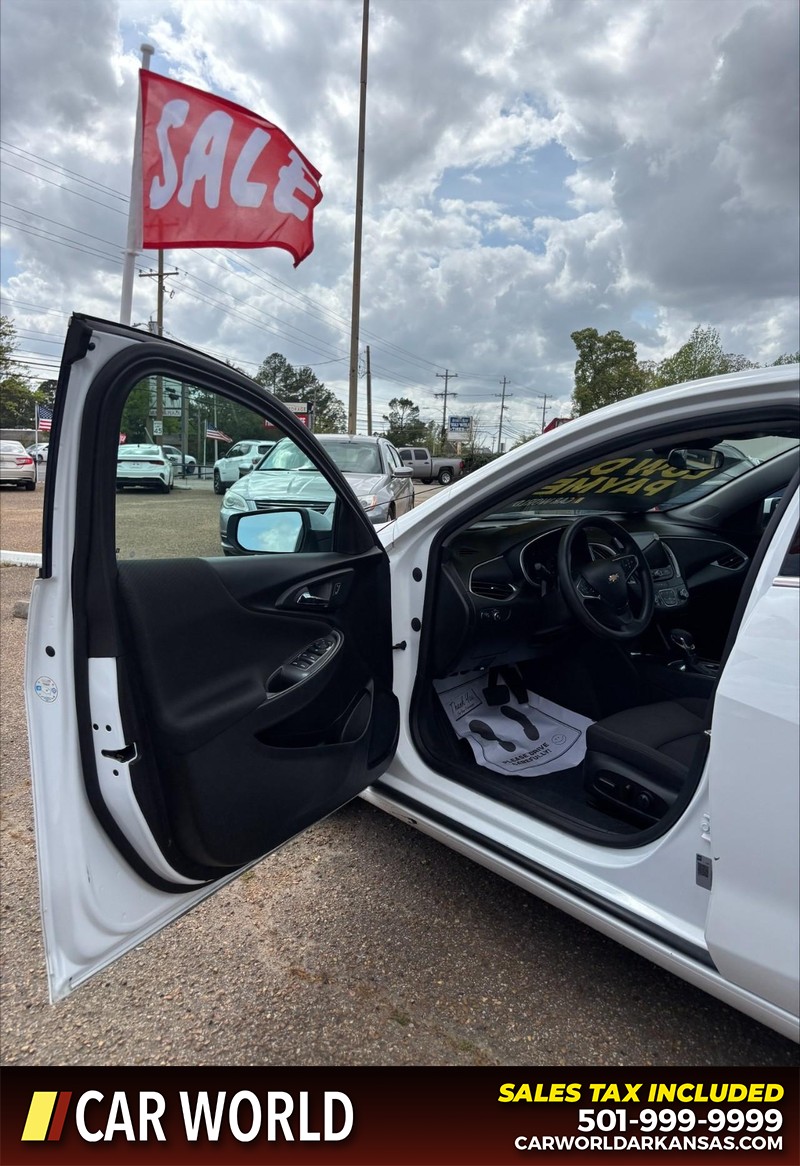 Chevrolet Malibu Vehicle Full-screen Gallery Image 11