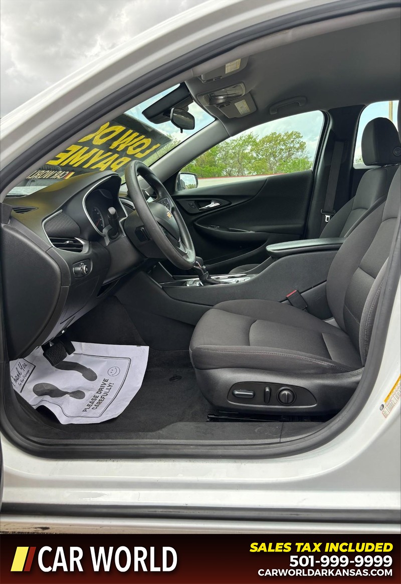 Chevrolet Malibu Vehicle Full-screen Gallery Image 12