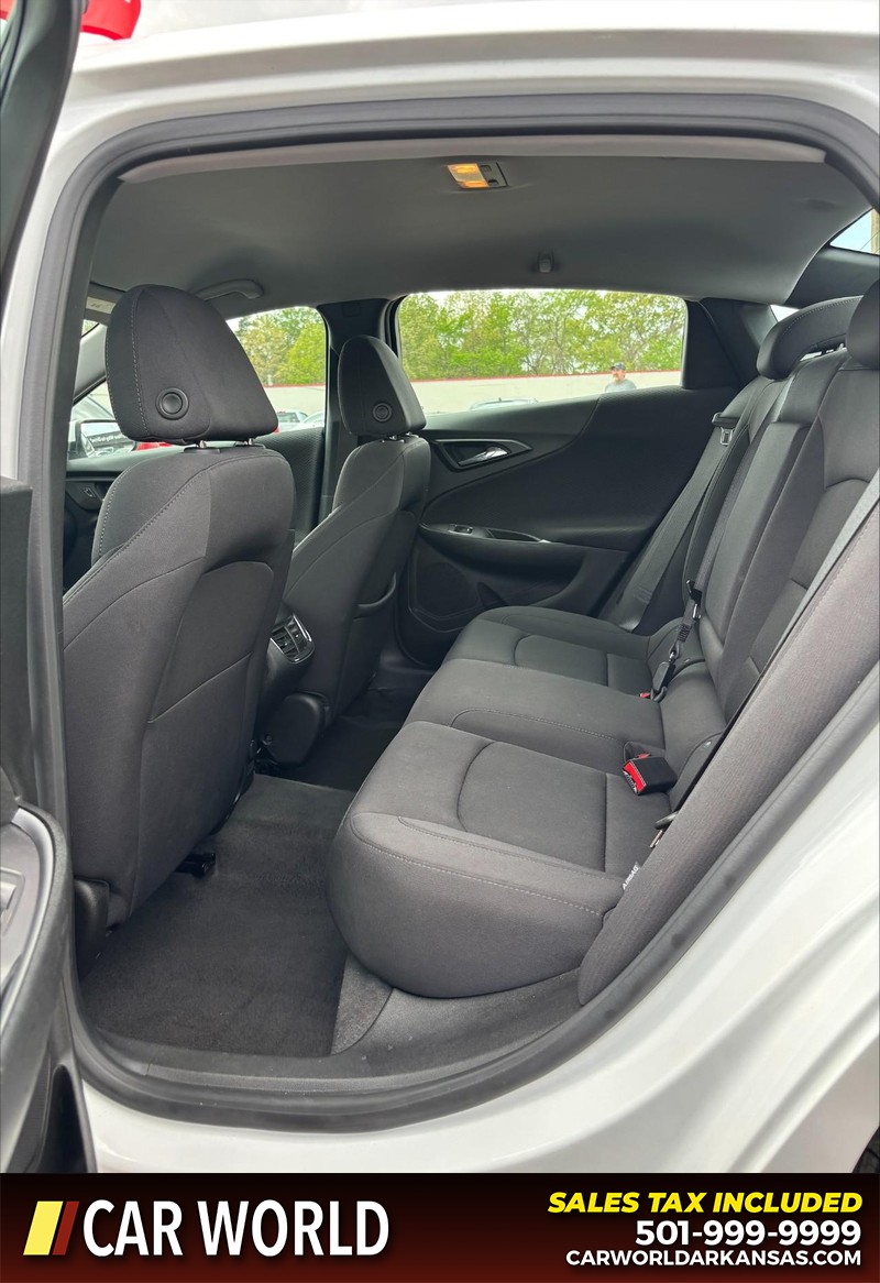 Chevrolet Malibu Vehicle Full-screen Gallery Image 14