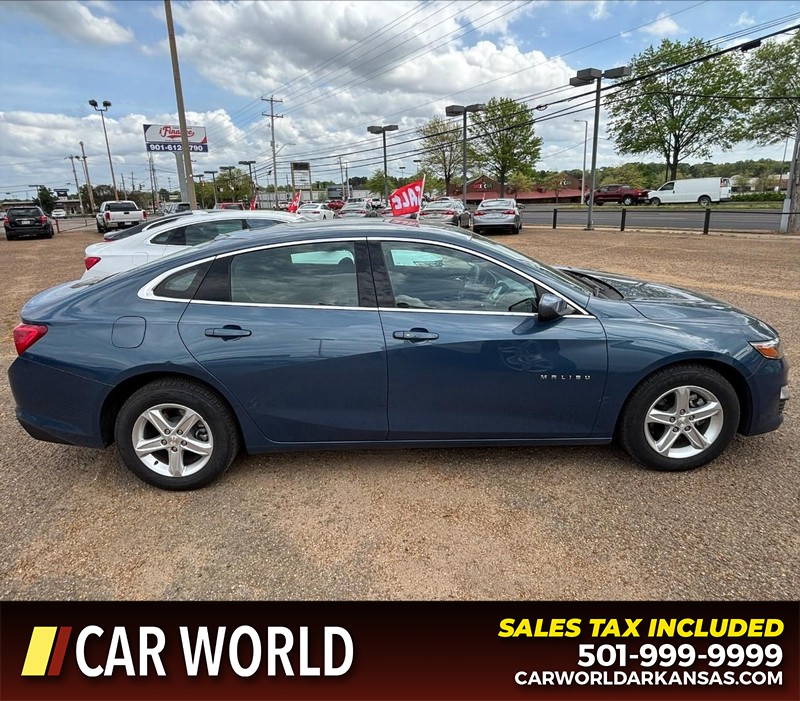 Chevrolet Malibu Vehicle Full-screen Gallery Image 2