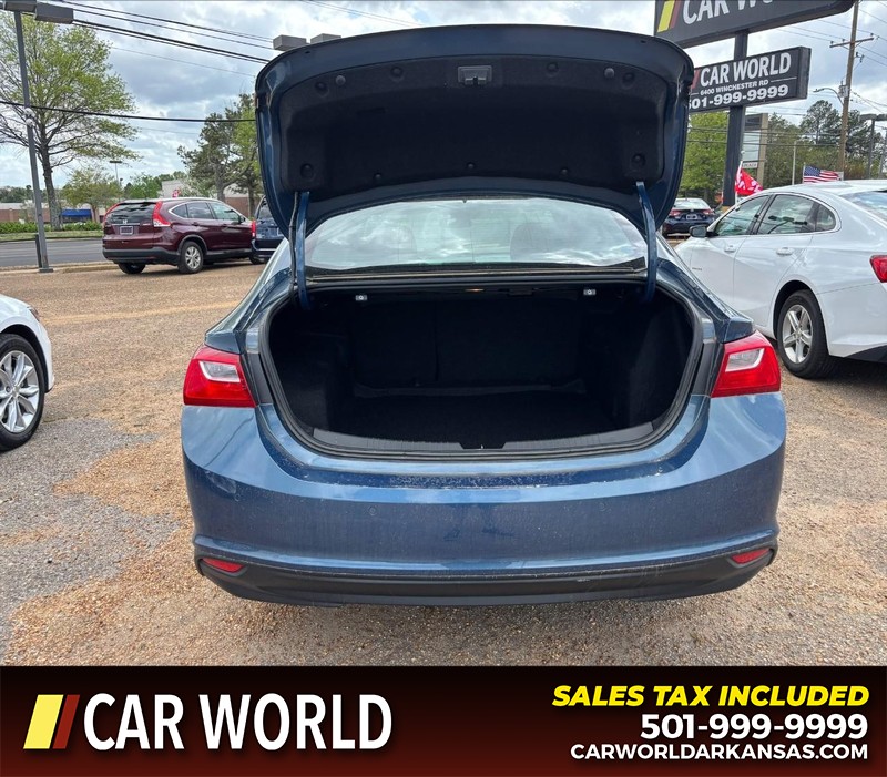 Chevrolet Malibu Vehicle Full-screen Gallery Image 4