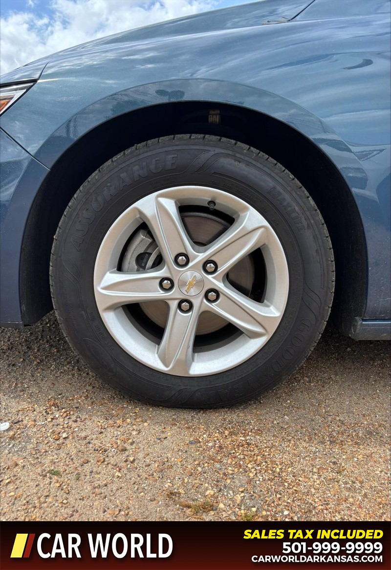 Chevrolet Malibu Vehicle Full-screen Gallery Image 10