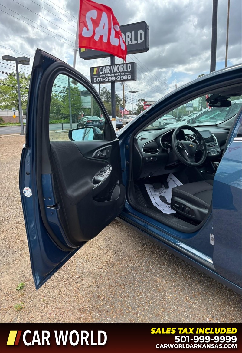 Chevrolet Malibu Vehicle Full-screen Gallery Image 11