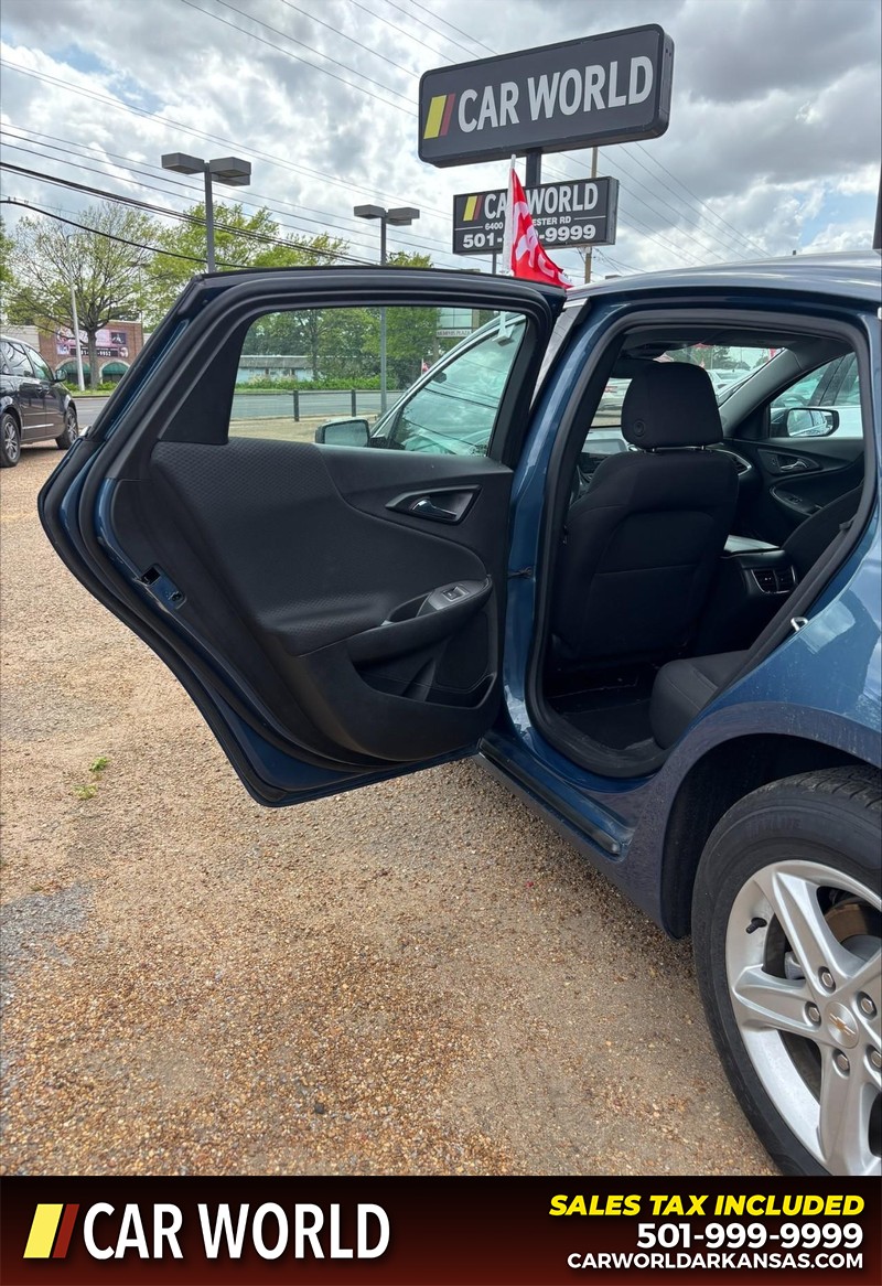 Chevrolet Malibu Vehicle Full-screen Gallery Image 13