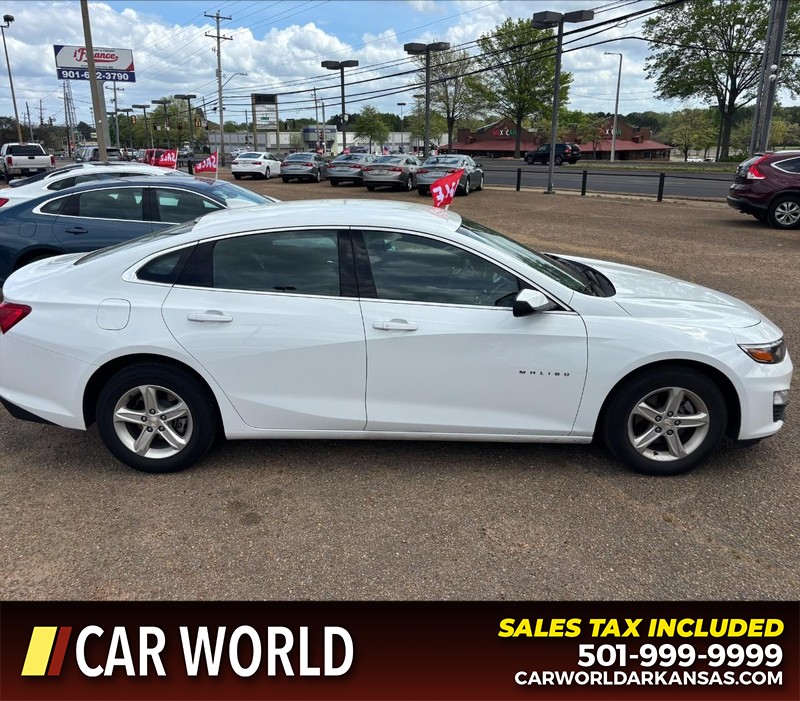 Chevrolet Malibu Vehicle Full-screen Gallery Image 2