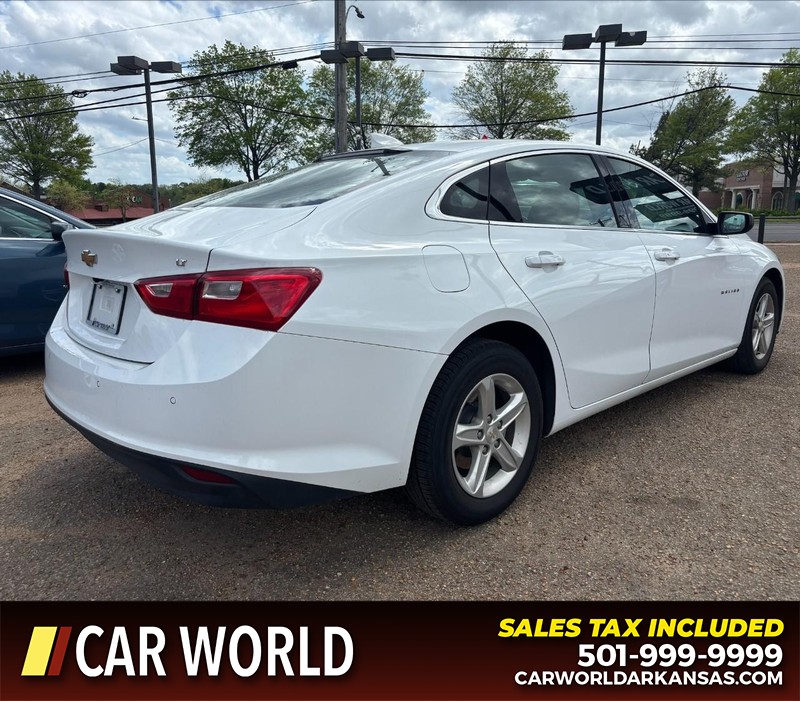 Chevrolet Malibu Vehicle Full-screen Gallery Image 3