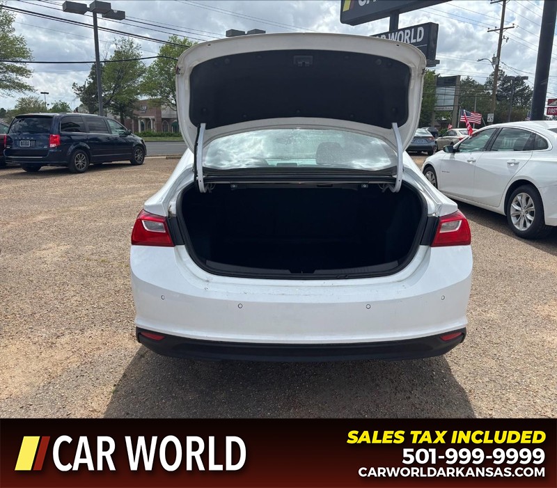 Chevrolet Malibu Vehicle Full-screen Gallery Image 5