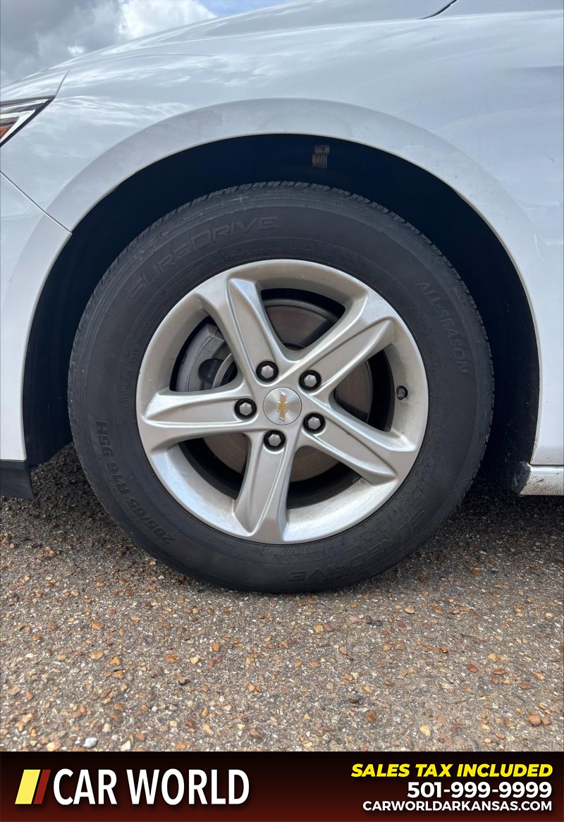 Chevrolet Malibu Vehicle Full-screen Gallery Image 11