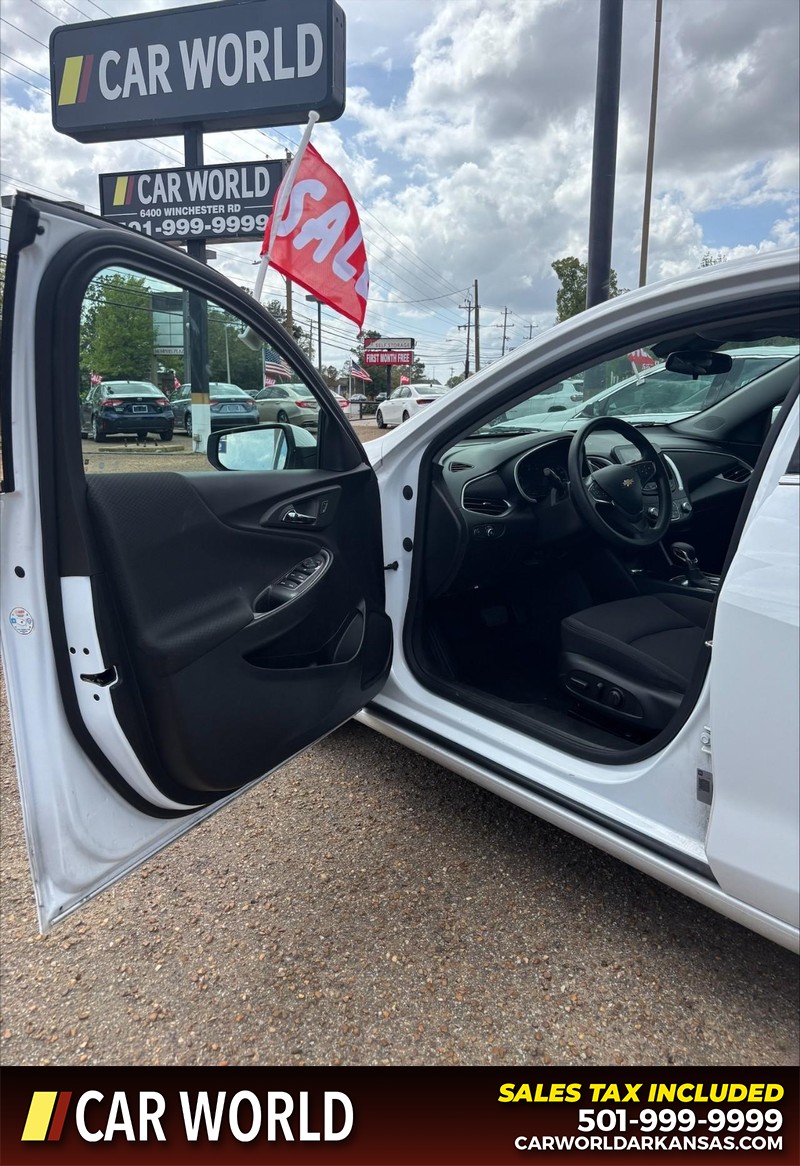 Chevrolet Malibu Vehicle Full-screen Gallery Image 12