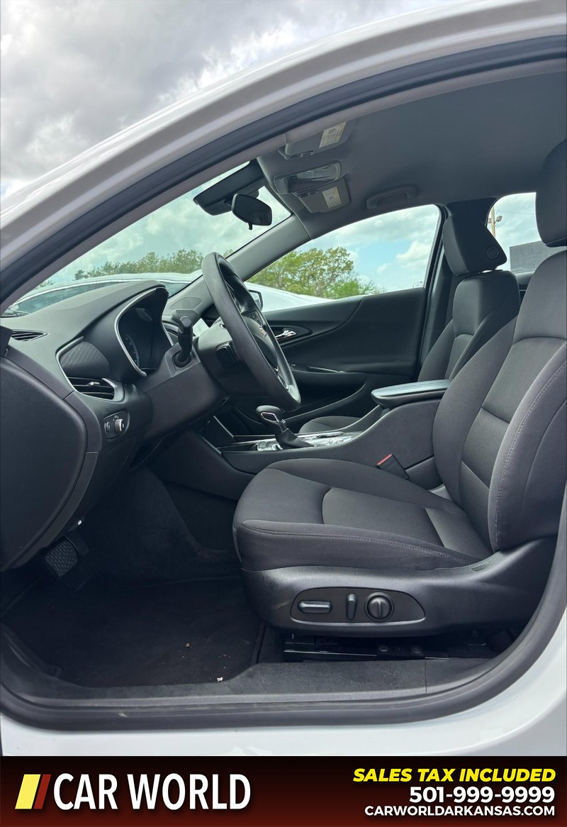 Chevrolet Malibu Vehicle Full-screen Gallery Image 13