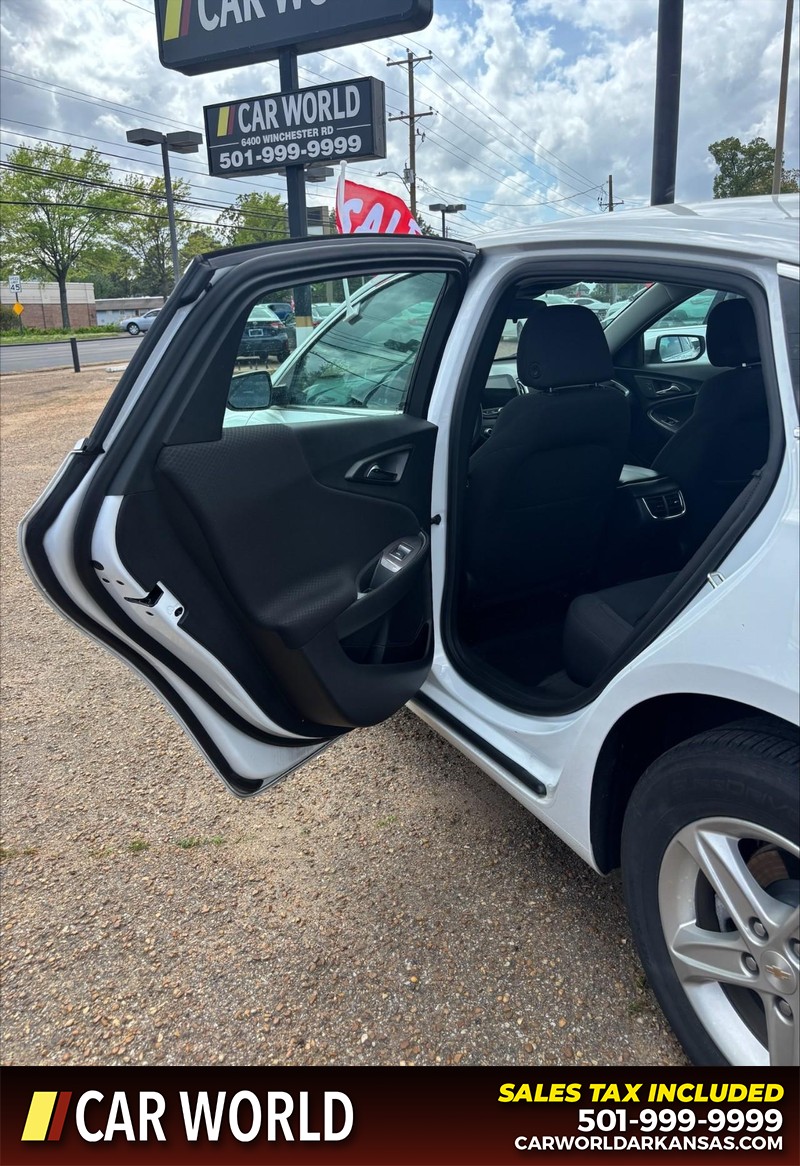 Chevrolet Malibu Vehicle Full-screen Gallery Image 14