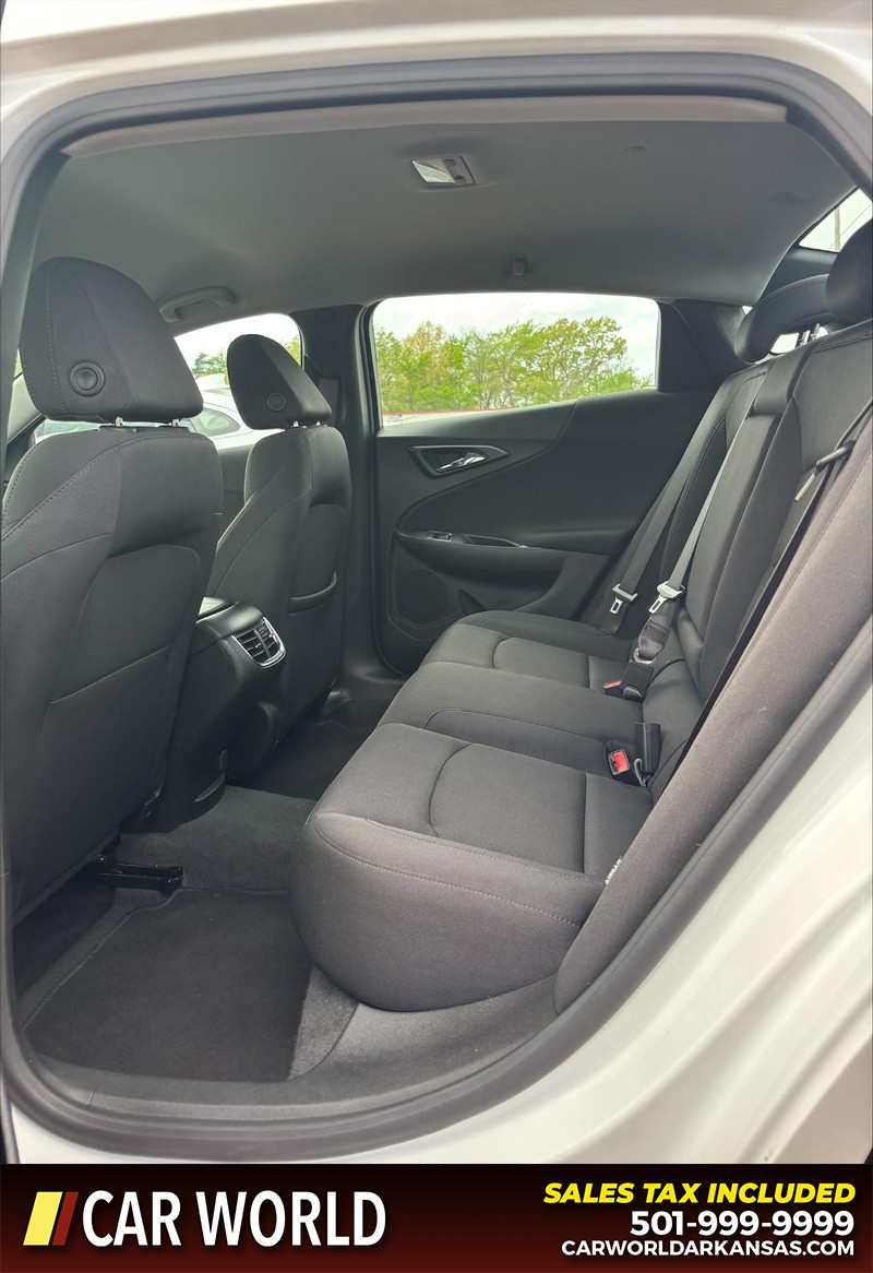 Chevrolet Malibu Vehicle Full-screen Gallery Image 15