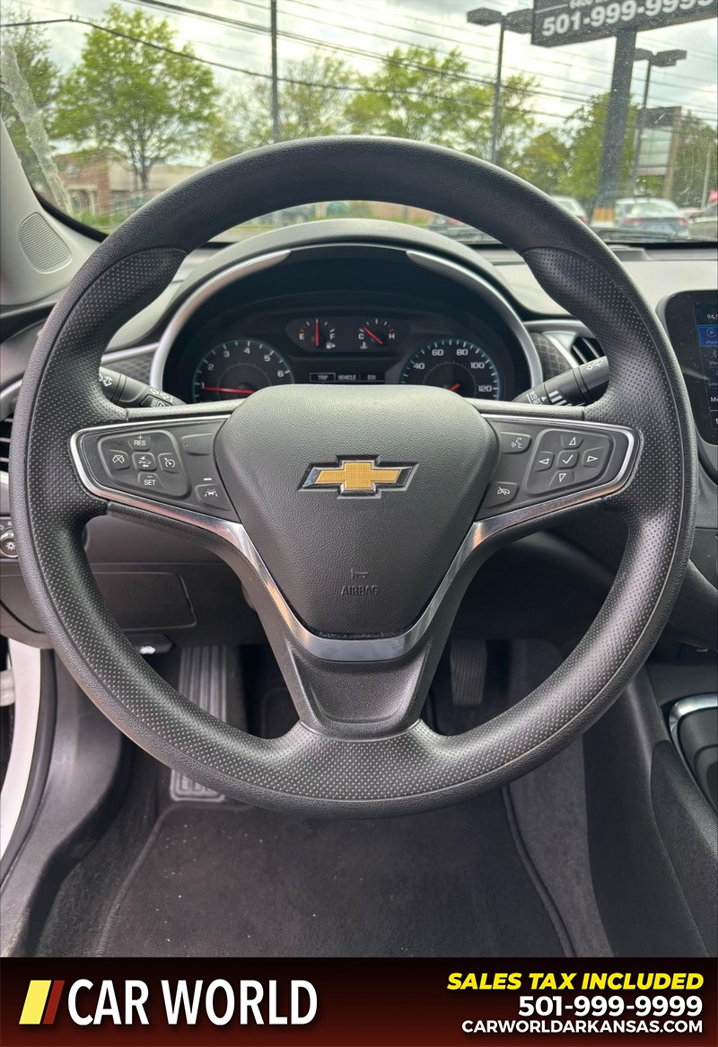 Chevrolet Malibu Vehicle Full-screen Gallery Image 19