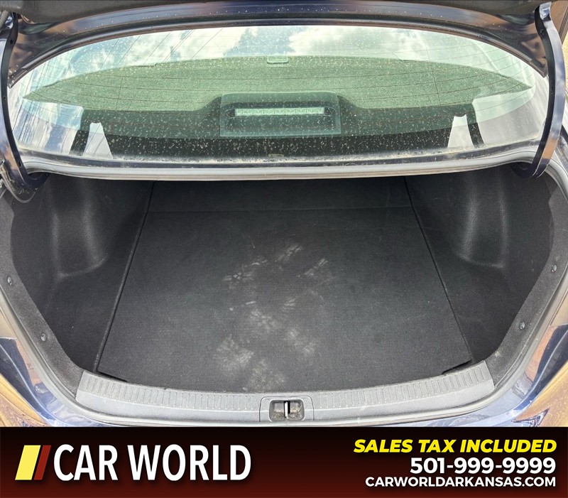 Toyota Corolla Vehicle Full-screen Gallery Image 6