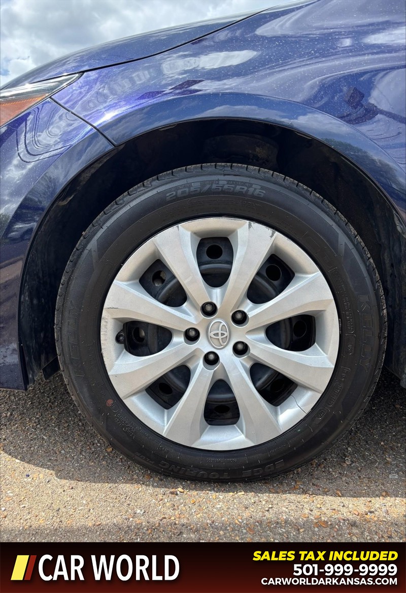 Toyota Corolla Vehicle Full-screen Gallery Image 11