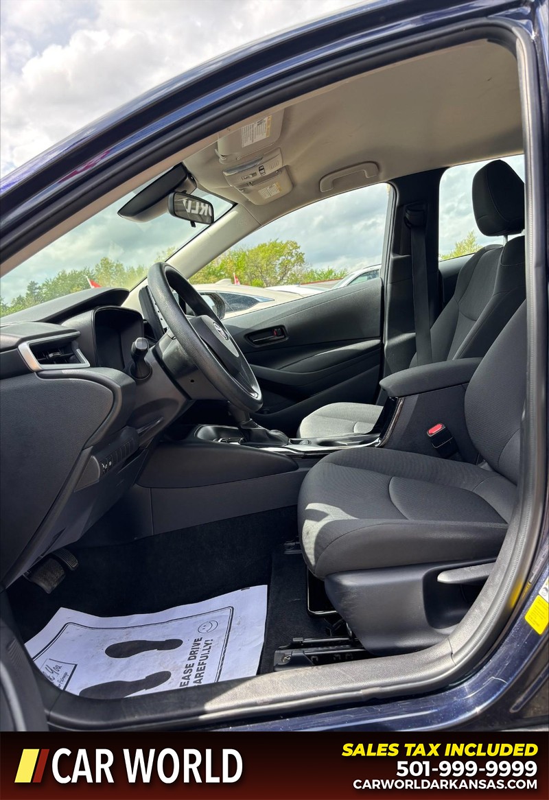 Toyota Corolla Vehicle Full-screen Gallery Image 13