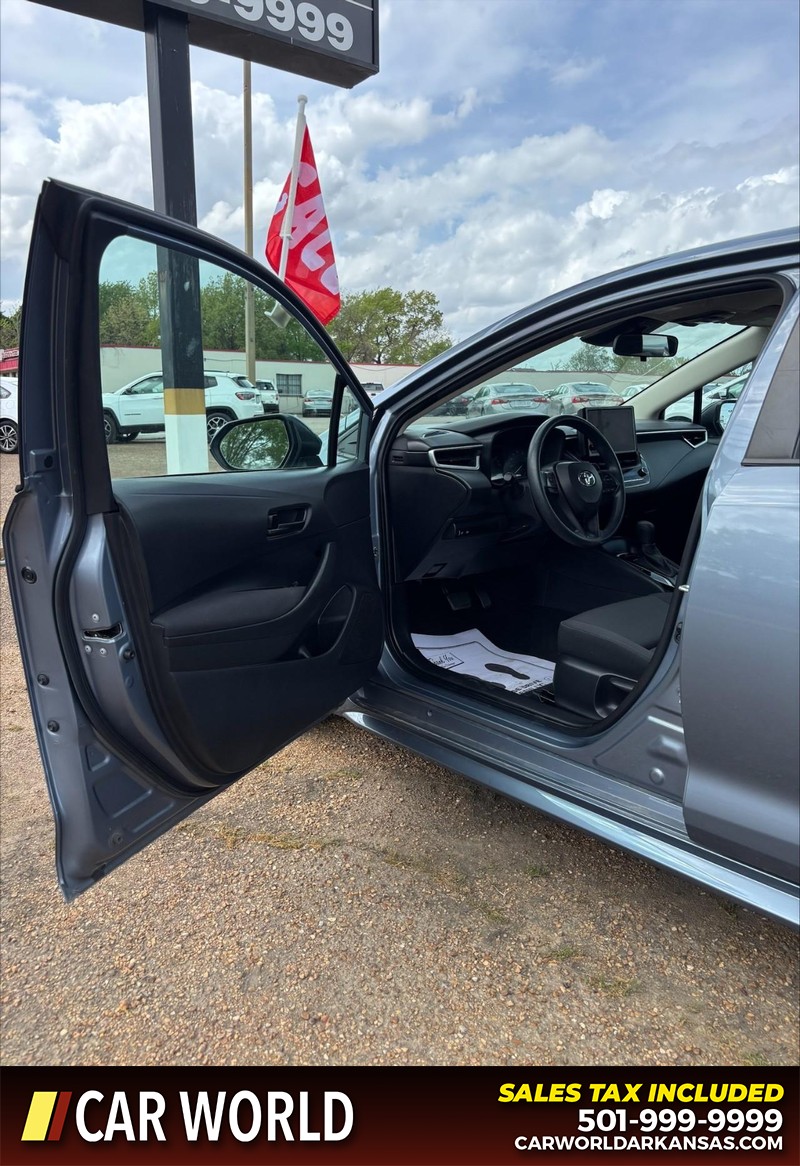 Toyota Corolla Vehicle Full-screen Gallery Image 12