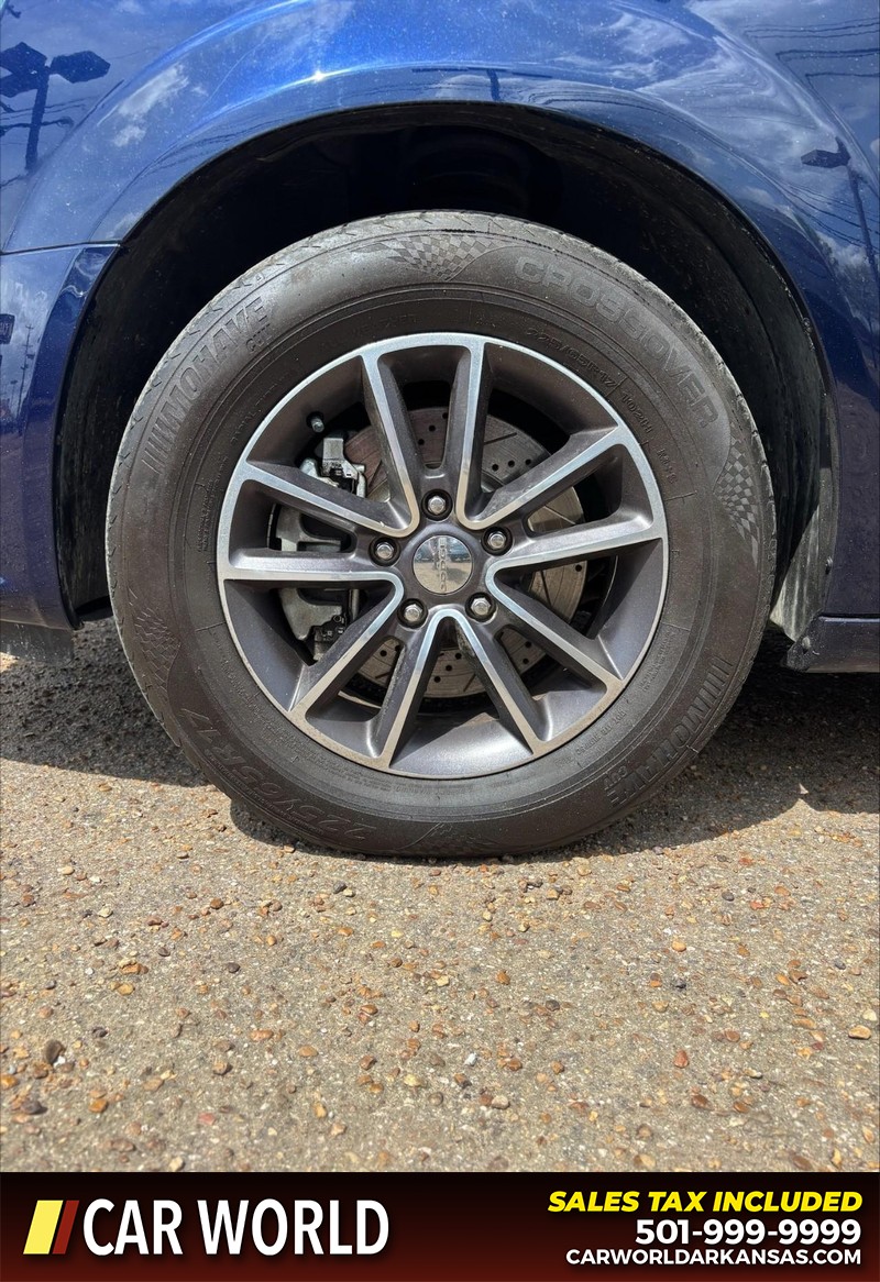 Dodge Grand Caravan Vehicle Full-screen Gallery Image 11